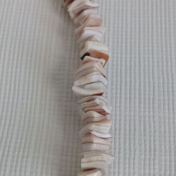 White & Tan Stacked Puka Shell Shards Single Strand Lightweight Choker Necklace - Picture 4 of 8